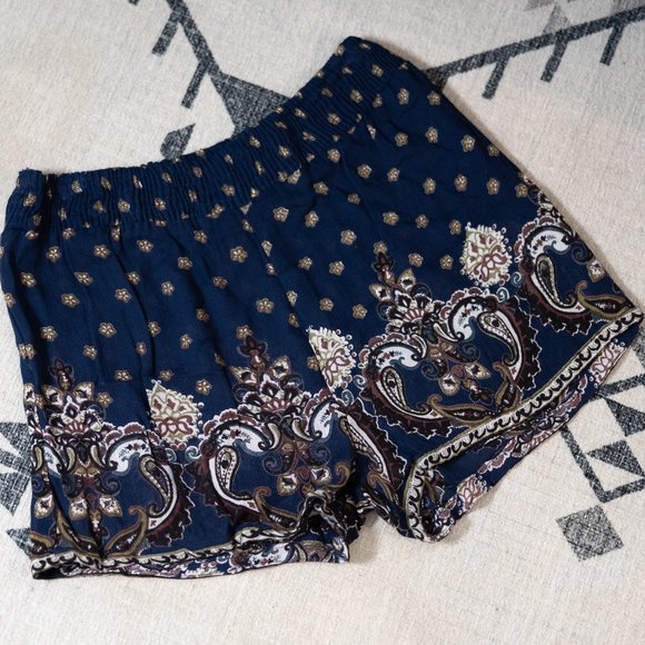 NWOT Boho Paisley Print Blue White Brown High Waist Smocked Shorts - Picture 1 of 4